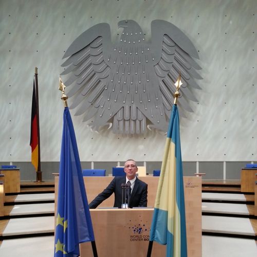 © Roland Henß